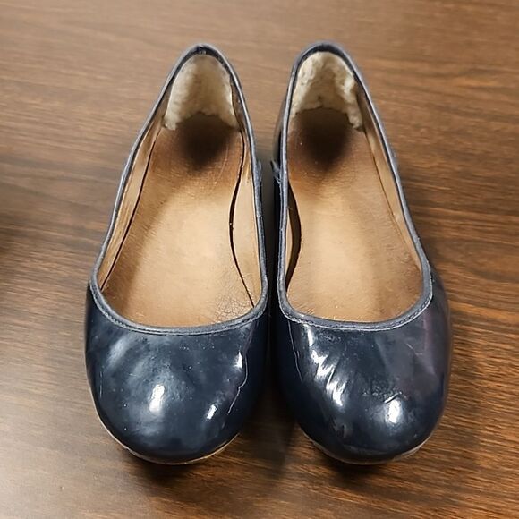 Ugg Antora flats size 10 - Picture 2 of 8